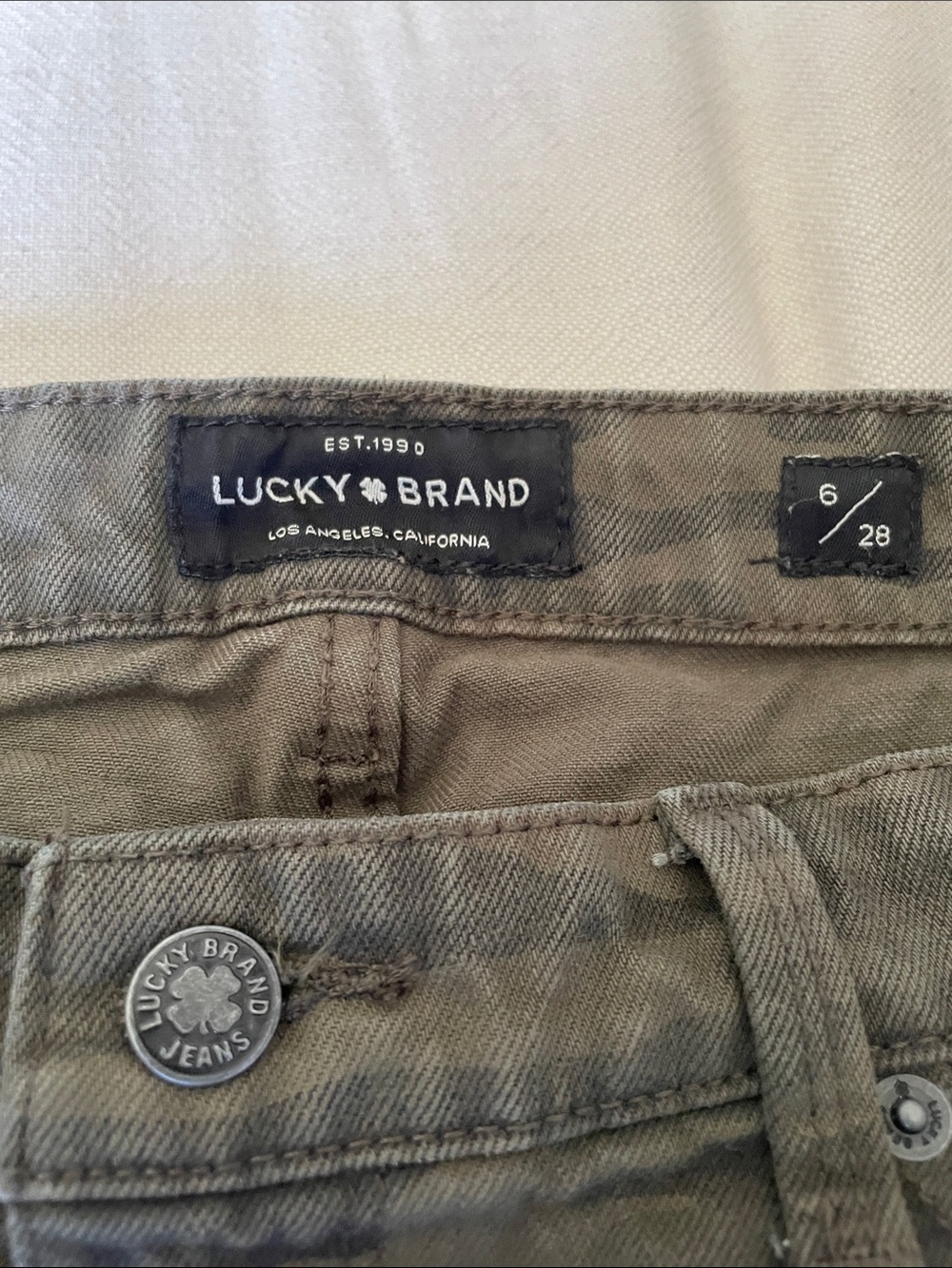 Women’s Lucky Brand Green Camo Denim Shorts 6/28 The cutoff short - Picture 2 of 4